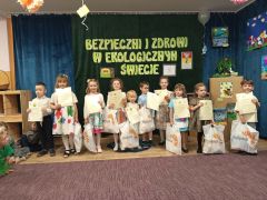 Dzieci pozują do zdjęcia!