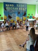 dzieci występują przed rodzicami