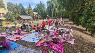 Piknik w ogrodzie przedszkolnym