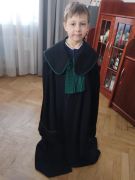 Dziecko ubrane w togę adwokacją