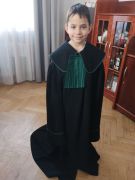 Dziecko ubrane w togę adwokacją