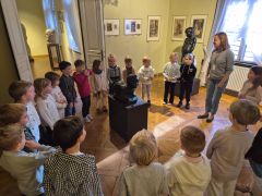 Dzieci w muzeum.